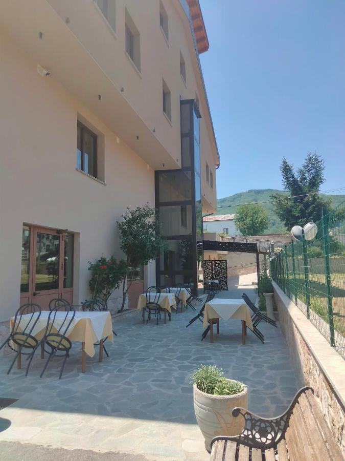 Hotel Ristorante Caligiuri Decollatura Exterior foto